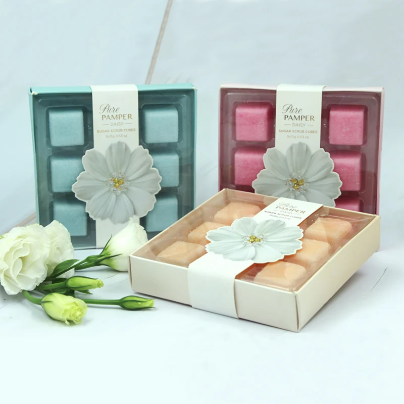 In che modo lo Scrub Sugar Cube aiuta a ottenere una pelle più liscia e luminosa?